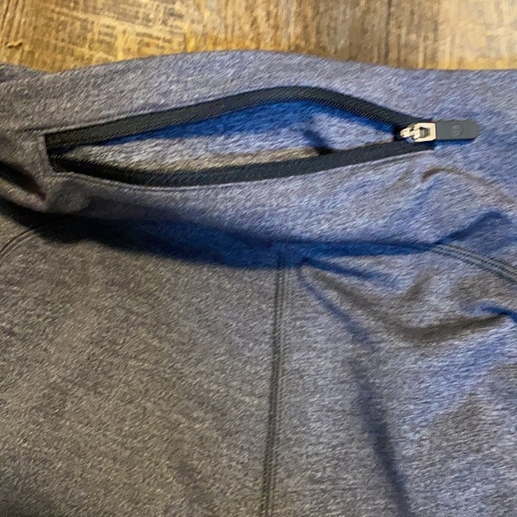 Tights, great condition, never worn, too big, size 4 lululemon. - Picture 5 of 8